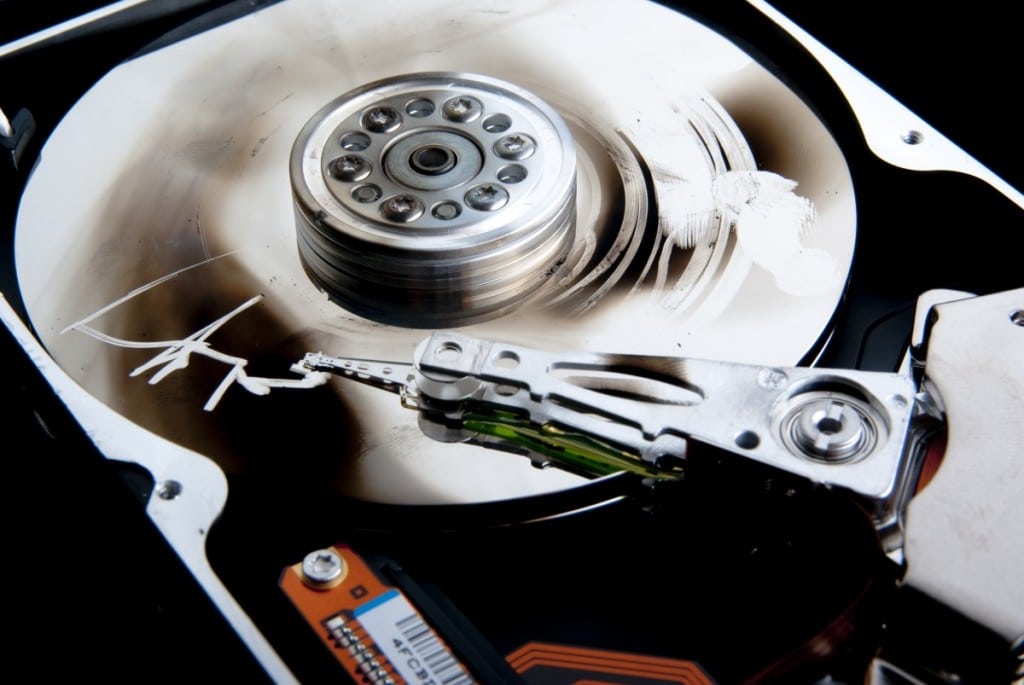 Disque dur rayé et hors service, il est important de sauvegarder son PC pour ne pas perdre des données