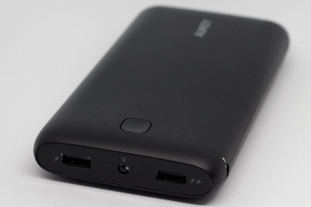 Les 2 ports USB de recharge de la batterie externe Aukey