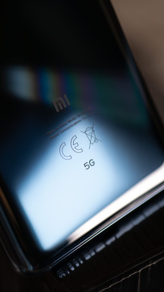 Un smartphone (Xiaomi) compatible 5G.