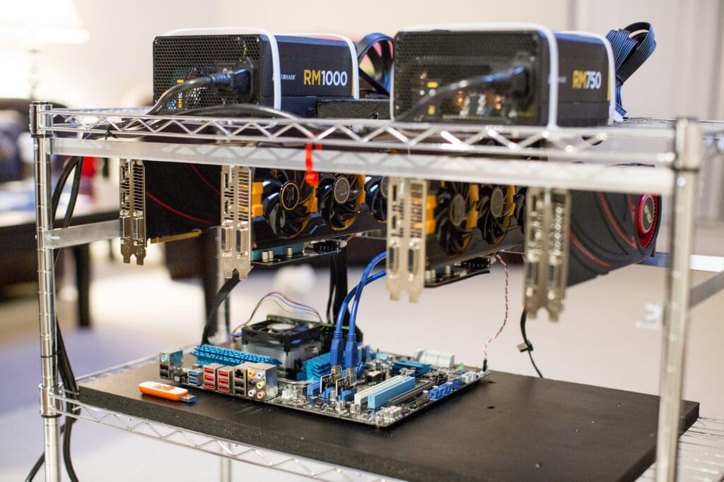 Rig de minage de cryptomonnaies.
