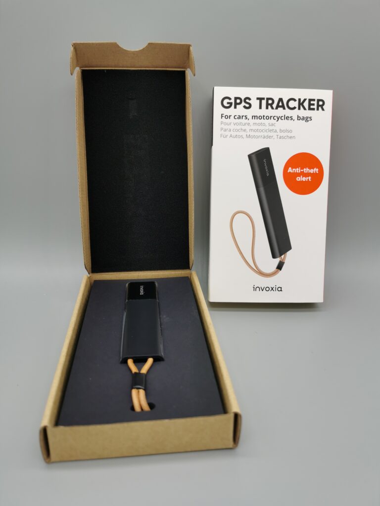 Le traceur GPS Invoxia dans sa boîte.